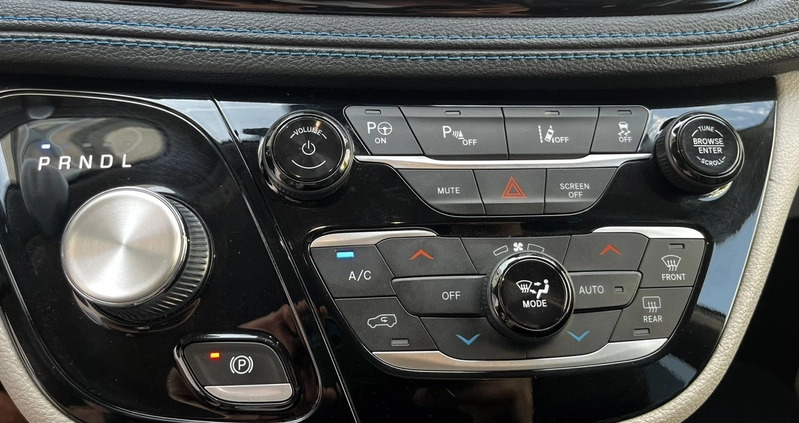 Chrysler Pacifica cena 179000 przebieg: 86000, rok produkcji 2021 z Łaszczów małe 781